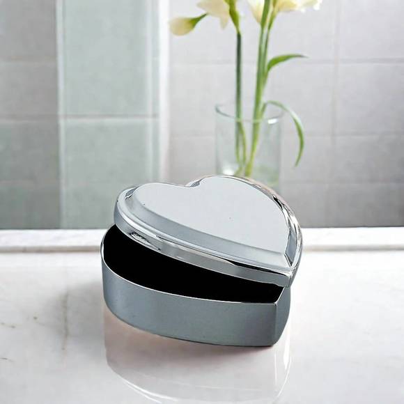 NEW CREATIVE GIFTS INTERNATIONAL polished heart shaped box in silver - Picture 4 of 4